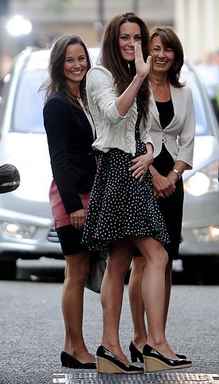 Kate Middleton mit Mutter Carole und Schwester Pippa einen Tag vor ihrer Hochzeit in London.