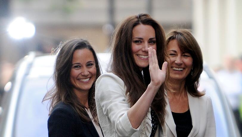 Hier war noch alles in Ordnung: Carole Middleton mit ihren Töchtern Prinzessin Kate und Pippa.