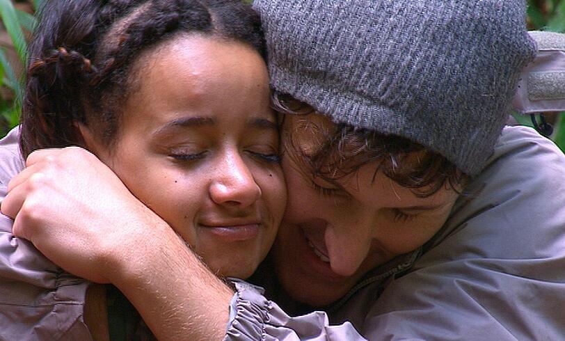 Die Zuschauer haben entschieden. Gabby muss das Camp verlassen. Sie verabschiedet sich von Marco.