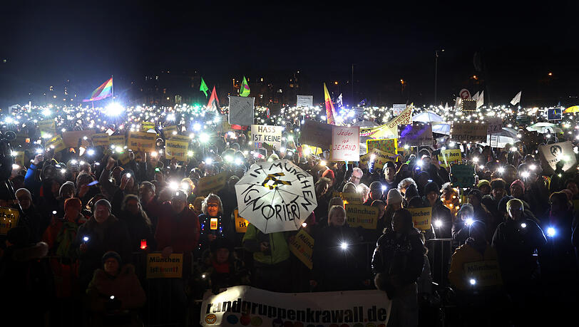 Das "Lichtermeer gegen Rassismus, Antisemitismus und Hetze" auf der Theresienwiese vom 11. Februar. Das "Lichtermeer gegen Rassismus, Antisemitismus und Hetze" auf der Theresienwiese vom 11. Februar.