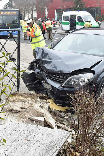 Weitere Bilder vom Unfall in Unterföhring.