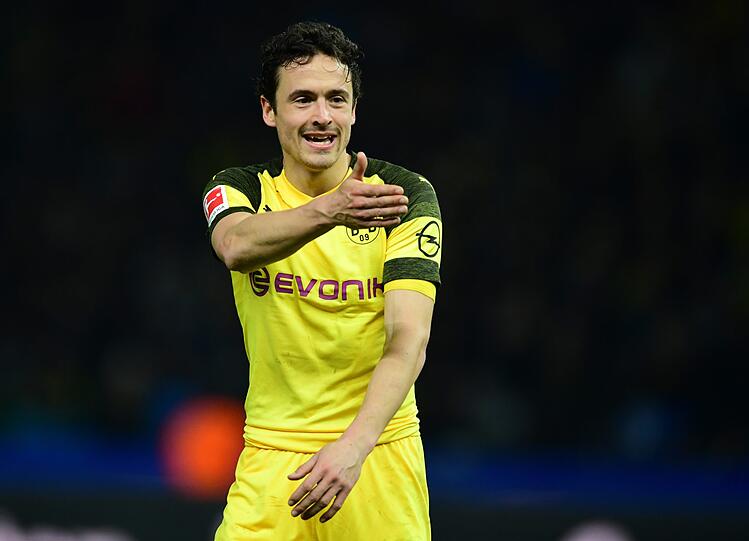 Platz 5-11: Thomas Delaney (Borussia Dortmund) - "Es gibt ganz viele junge Spieler. Manchmal ist es wie Gassi gehen mit zehn Hunden." (Thomas Delaney über seine Aufgabe in der jungen Dortmunder Mannschaft).