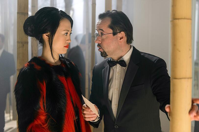 Münsteraner ARD-Tatort "Die chinesische Prinzessin": Professor Boerne (Jan Josef Liefers) kann bei der berühmten Künstlerin Songma (Huichi Chiu) mit passablen Chinesischkenntnissen punkten.