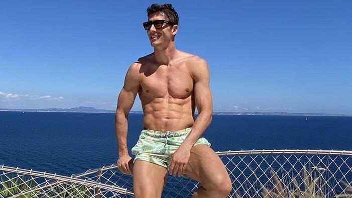 Sommer, Sonne, Sixpack: Robert Lewandowski.