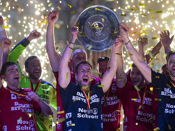 Maik Machulla (M) führte die Flensburger nun schon zu zwei Meistertiteln.