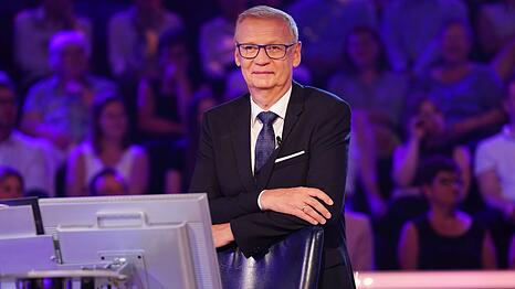 G&uuml;nther Jauch f&uuml;hrt auch durch die 28. Staffel der noch immer beliebten Quizshow "Wer wird Million&auml;r?" bei RTL.