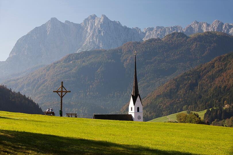 Halb- oder Tageswanderungen, mit der Familie oder dem Hund, zu über 30 Hütten oder auf zig Gipfel: Unerschöpflich sind die Möglichkeiten, die umliegende Bergwelt im Kaiserwinkl zu Fuß zu entdecken.