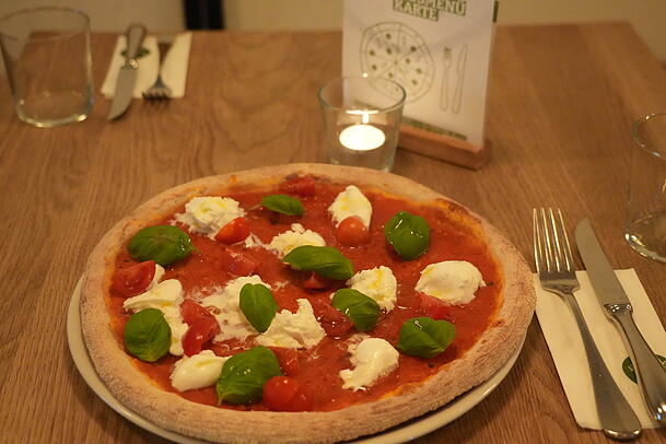 Die Pizza Bufala kostet 22 Euro.
