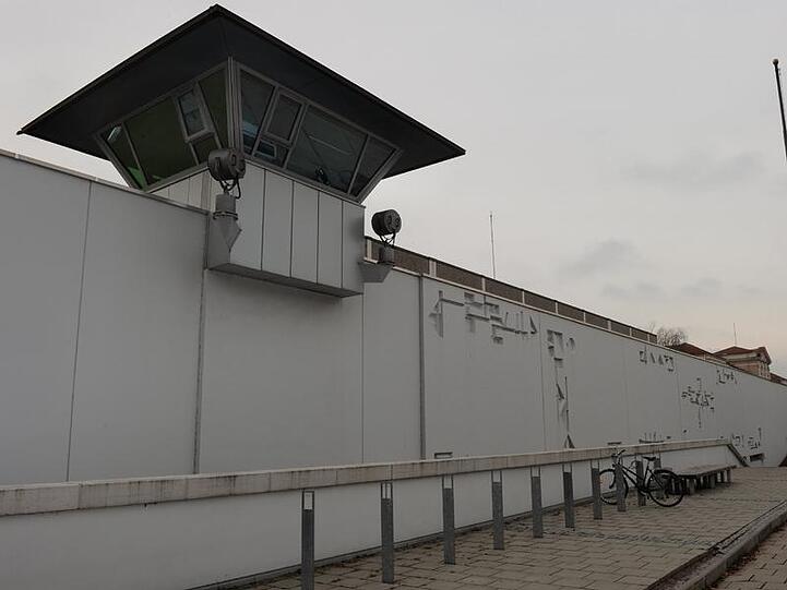 Drei Sexualstraftäter wurden aus der Sicherheitsverwahrung entlassen.