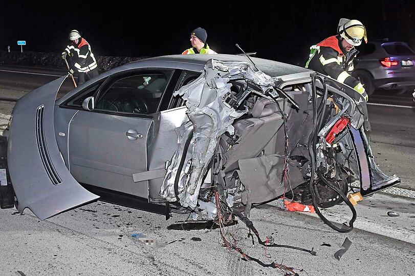Auf der A8 bei Brunnthal kam es in der Nacht auf Samstag zu einem heftigen Unfall.