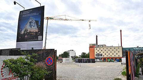 Baustelle des geplanten Konzerthauses im Werksviertel: Nach zweij&auml;hriger Denkpause wird v&ouml;llig neu geplant &ndash; das Projekt soll auf den Konzertsaal reduziert und die Baukosten dadurch auf 500 Millionen Euro halbiert werden.
