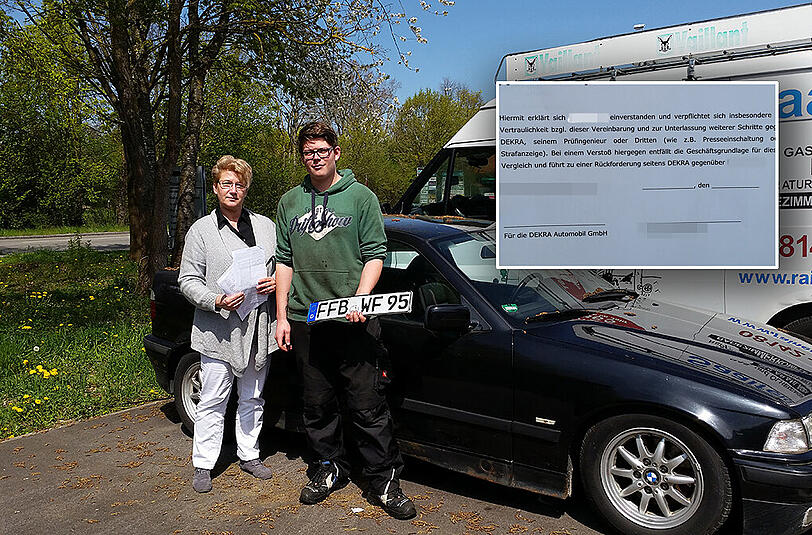 Sie fühlen sich betrogen: Martina M. und ihr Sohn Fabian mit dem schrottreifen BMW.