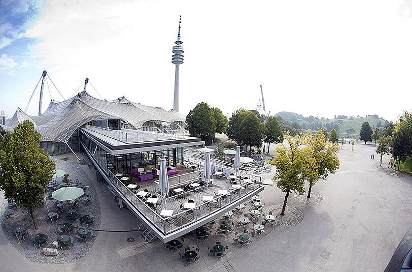 Das luftige Zeltdach und die banale Bratwurst: Impressionen aus dem Olympiapark.