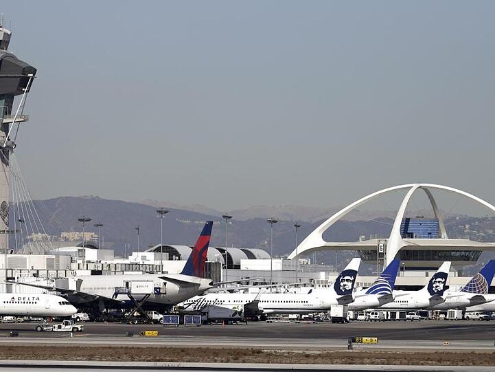Flugzeuge am Los Angeles International Airport (Archivbild). Eine Boeing 777 der Philippine Airlines musste nach einem Triebwerkschaden umkehren.