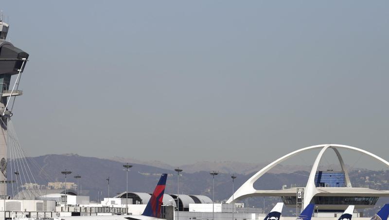 Flugzeuge am Los Angeles International Airport (Archivbild). Eine Boeing 777 der Philippine Airlines musste nach einem Triebwerkschaden umkehren. Flugzeuge am Los Angeles International Airport (Archivbild). Eine Boeing 777 der Philippine Airlines musste nach einem Triebwerkschaden umkehren.