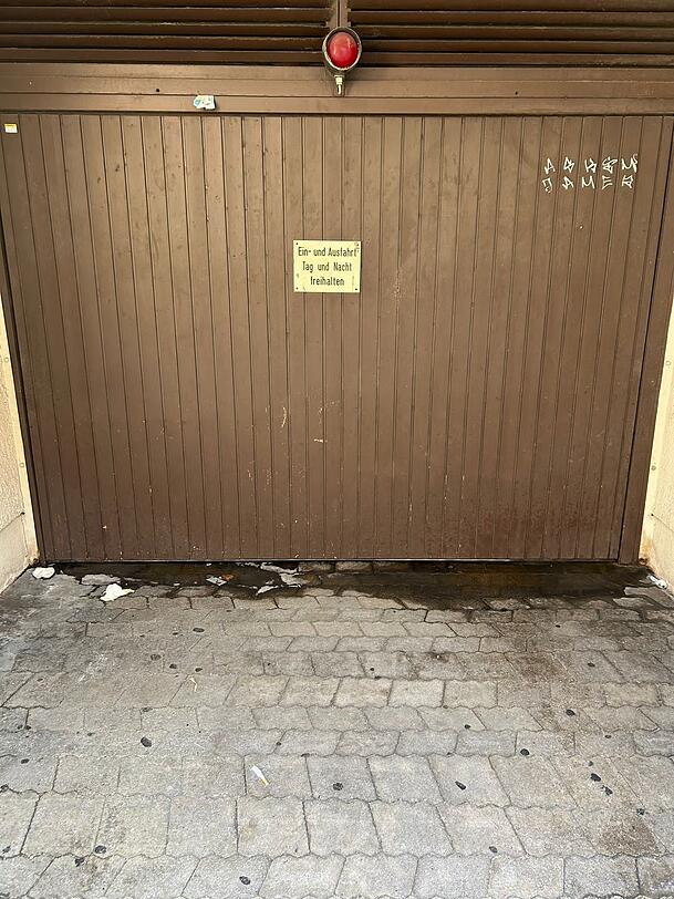 Peeing everywhere: The entrance to the underground parking lot at St.-Pauls-Platz.  Locals were often disgusted by Oktoberfest.  There was no rain.