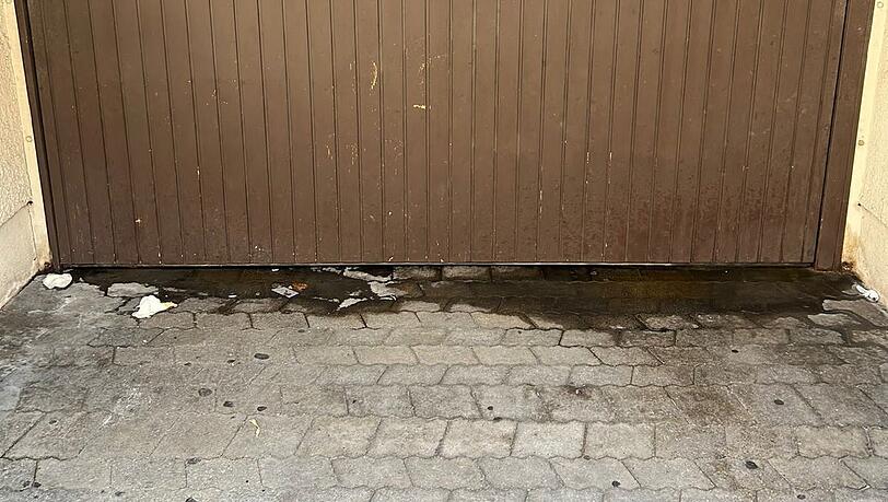 Vollgepinkelt: Eine Tiefgarageneinfahrt am St.-Pauls-Platz. Anwohner haben sich zur Wiesn oft geekelt. Es gab keinen Regen.