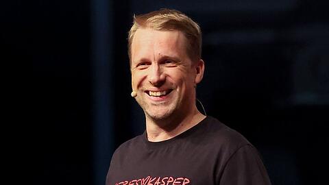 Oliver Pocher verarbeitete die Trennung in seiner Show "Liebeskasper" und die Scheidung nun beim Rammstein-Konzert.