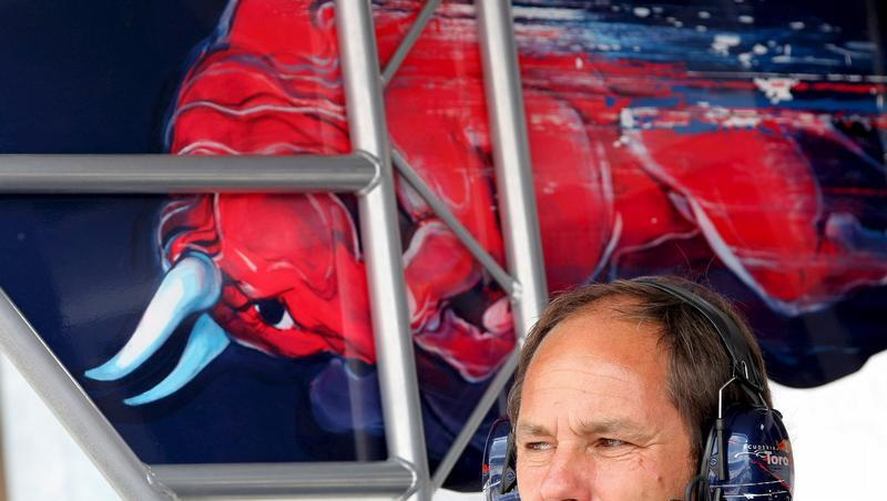 Stieg bei Toro Rosso aus: Gerhard Berger. Stieg bei Toro Rosso aus: Gerhard Berger.