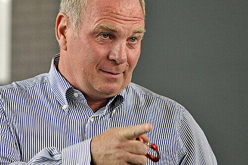 Bayern-Manager Uli Hoeneß findet, dass die Misere bei 1860 hausgemacht sei.