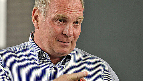 Bayern-Manager Uli Hoeneß findet, dass die Misere bei 1860 hausgemacht sei. Bayern-Manager Uli Hoeneß findet, dass die Misere bei 1860 hausgemacht sei.