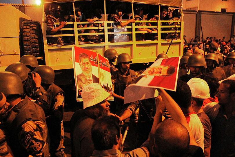 Ausnahmezustand am auf dem Tahrir-Platz in Kairo. Millionen Menschen feiern die Absetzung von Mohammed Mursi durch das ägyptische Militär.