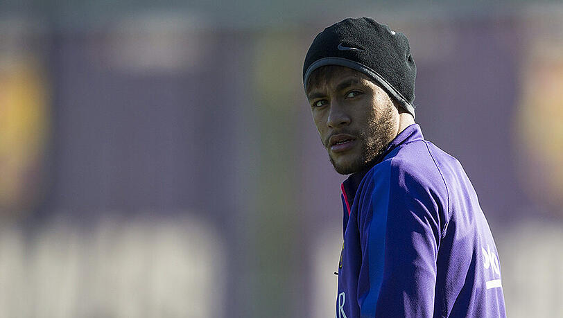 Bereits der Wechsel von Superstar Neymar zum FC Barcelona sorgte für Wirbel - jetzt folgen neue Probleme für den Kicker. Bereits der Wechsel von Superstar Neymar zum FC Barcelona sorgte für Wirbel - jetzt folgen neue Probleme für den Kicker.