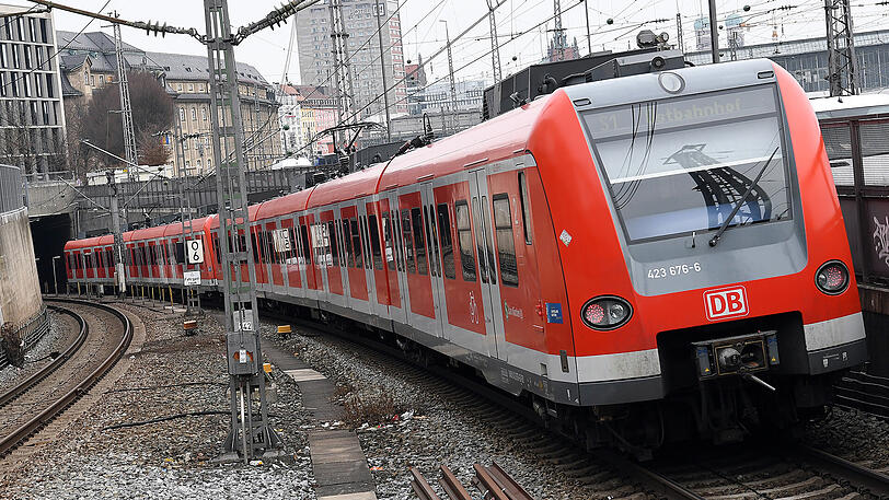 S-Bahn-Fahrgäste müssen sich aktuell auf Verspätungen einstellen. (Archivbild)