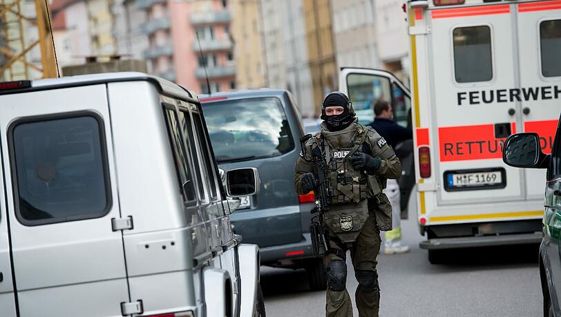 Bilder vom Tatort in der Zentnerstraße Bilder vom Tatort in der Zentnerstraße