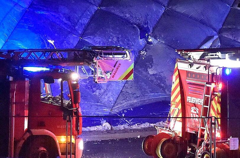 Am Dienstagabend beschädigte der Sturm eine Traglufthalle in Taufkirchen. In der Einrichtung sind aktuell über 220 Asylbewerber untergebracht.
