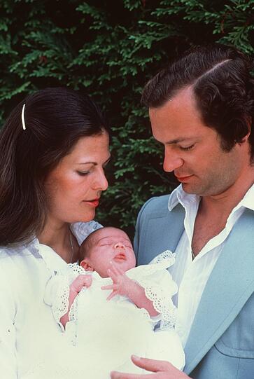 Die künftige Königin ist geboren: Königin Silvia und König Carl Gustaf mit Prinzessin Victoria