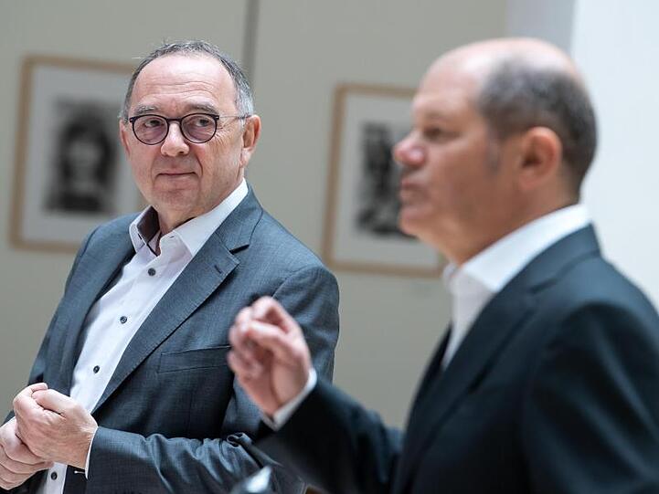 Pressekonferenz in der SPD-Zentrale: Norbert Walter-Borjans (L) und Olaf Scholz.