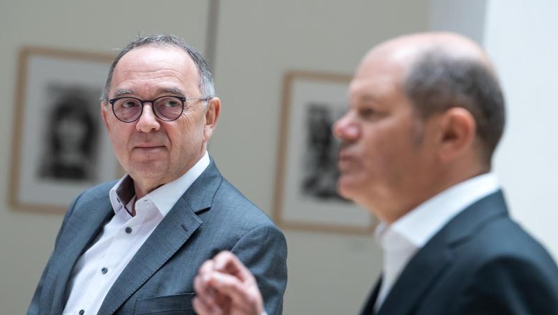 Pressekonferenz in der SPD-Zentrale: Norbert Walter-Borjans (L) und Olaf Scholz. Pressekonferenz in der SPD-Zentrale: Norbert Walter-Borjans (L) und Olaf Scholz.