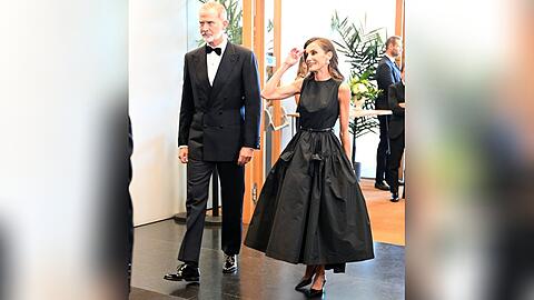 K&ouml;nigin Letizia trug dieses Kleid schon 2021.