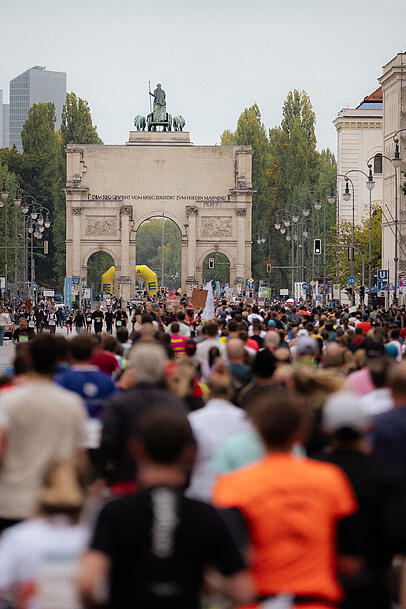 Der Marathon bringt Sportler und Fans in ganz München zusammen. Der Marathon bringt Sportler und Fans in ganz München zusammen.