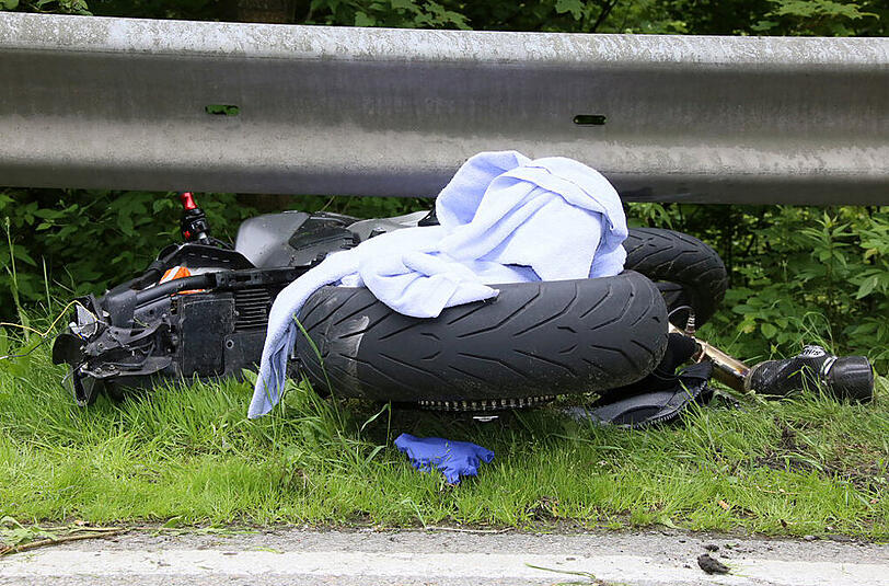Schwerer Motorradunfall am Ensdorfer Berg. Die Bilder vom Rettungseinsatz.