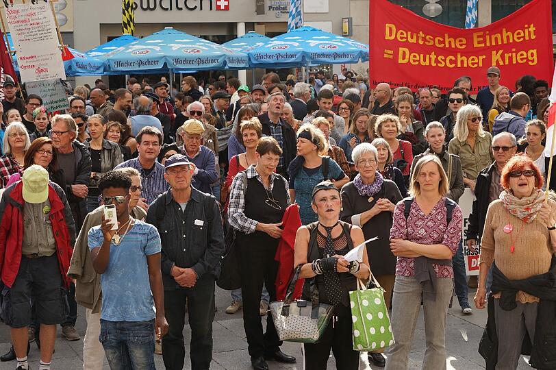 Gegen Asylrechtsverschäfungen - für offene Grenzen: Bilder von der Demo am Samstag.