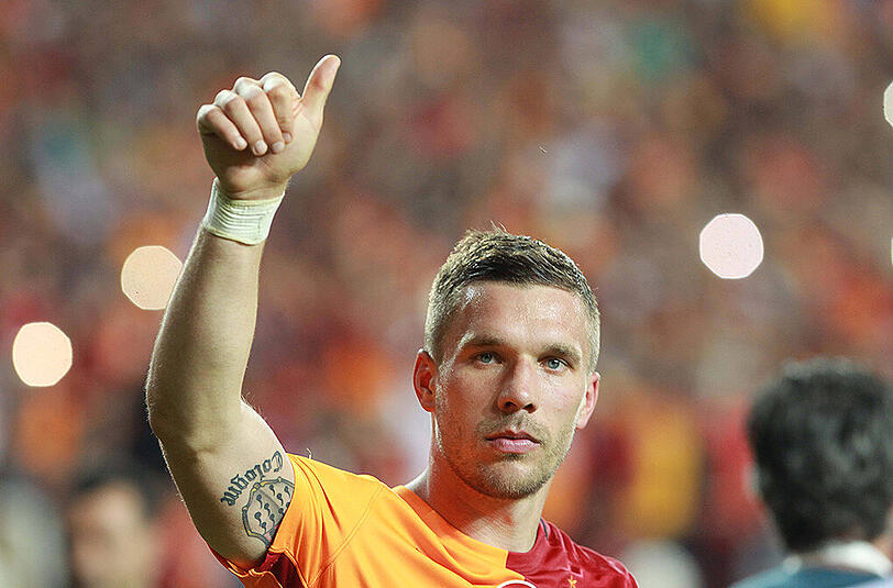 Daumen hoch von und für Lukas Podolski.