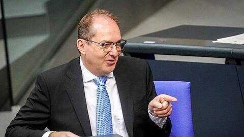 Alexander Dobrindt (CSU) muss eines der wichtigsten Wahlkampfversprechen der Union umsetzen. (Archivbild)