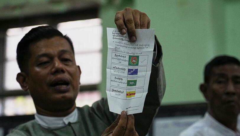 Beobachtern zufolge sollen viele W&auml;hler von der Junta eingesch&uuml;chtert worden sein.