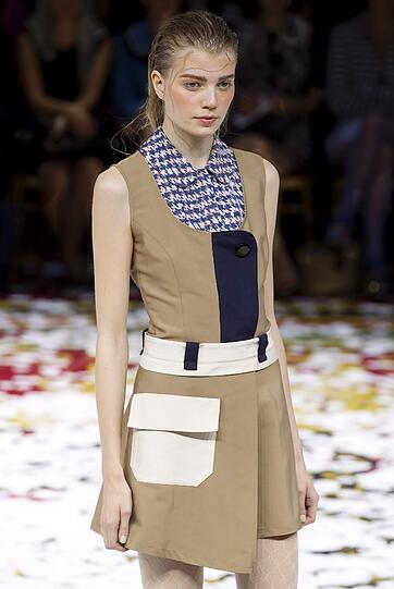 Fashion Week Paris - eine Kreation Gaspard Yurkievichs für Frühnling/Sommer 2012.