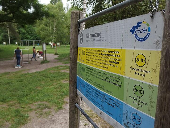 Kostenlos, aber nicht umsonst: Der Fitnessparcours zwischen Mittlerem Ring und Isar ist meistens gut besucht. Aber es ist ja genug Platz da.