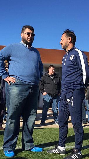 Am Montagmittag kam Löwen-Investor Hasan Ismaik im Trainingslager des TSV 1860 an und sprach zuerst mit Fans und Trainer Vitor Pereira. Die Bilder vom Besuch.