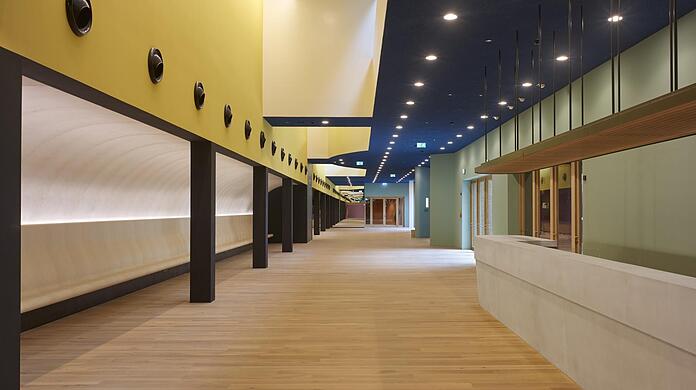Blick ins Foyer des neuen Volkstheaters