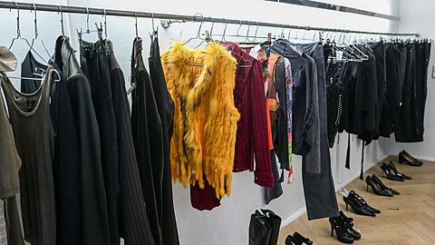 Pelze im modernen Look sind in Second-Hand-L&auml;den zu finden.