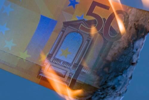 Direkt verbrannt hat der Club sein Geld nicht, aber sehr viel für den Wiederaufstieg ausgegeben.