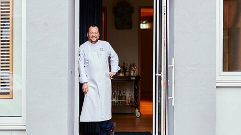 Münchens derzeitig einziger und unerreichter Dreisternekoch: Jan Hartwig (42), der in seinem eigenen Restaurant Jan für Feinschmecker-Genüsse sorgt.