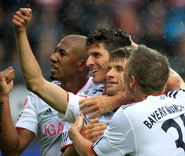 Homogene Truppe: Torjäger Mario Gomez, umringt von Schweinsteiger, Müller und Boateng