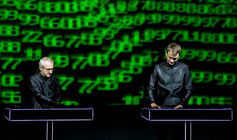 Mit ihren alten Hits "Das Model" oder "Autobahn" kann die 1970 gegründete Band Kraftwerk nach wie vor ihre Fans begeistern. Eine 3D-Show tut dabei ihr Übriges.
