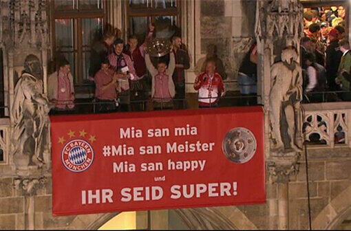 So feiern die Bayern auf dem Rathaus-Balkon